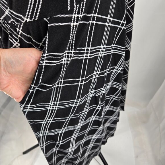 718-9 Torrid Plaid Button Front Challis Shirt sharkbite hem Dress Size 2 18/20 - Picture 8 of 16